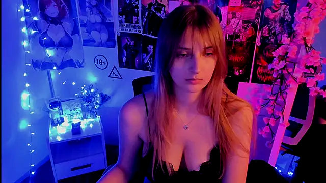 Snapshot of NeyliDream chatting on 11.13.25 NeyliDream online show from 11.13.25