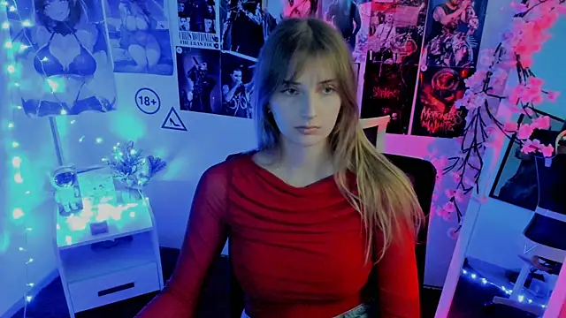 Snapshot of NeyliDream chatting on 11.18.25 NeyliDream online show from 11.18.25