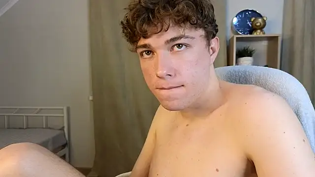 Snapshot of MarkShot_ chatting on 09.19.25 MarkShot online show from 09.19.25