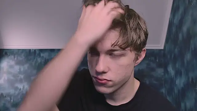 Snapshot of MarkShot_ chatting on 11.03.25 MarkShot online show from 11.03.25