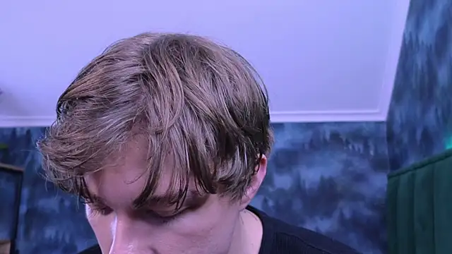 Snapshot of MarkShot_ chatting on 12.02.25 MarkShot online show from 12.02.25