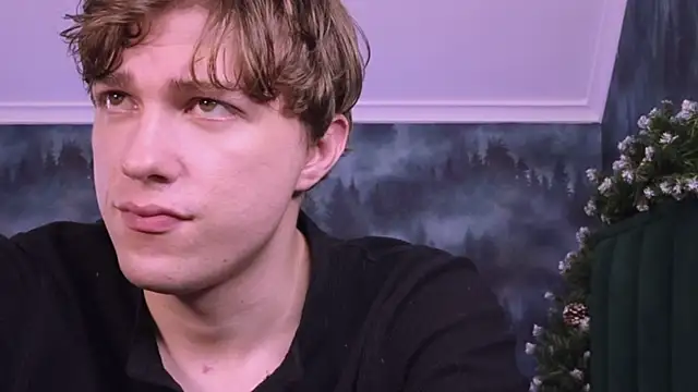 Snapshot of MarkShot_ chatting on 12.04.25 MarkShot online show from 12.04.25