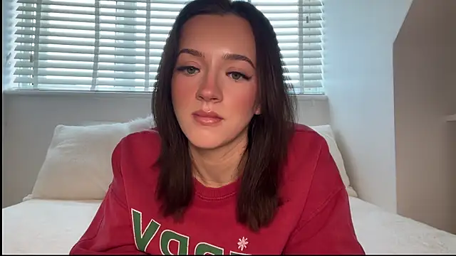 Snapshot of misstressmiaa chatting on 12.19.25 misstressmiaa online show from 12.19.25