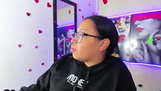 Snapshot of susan_mooree chatting on 05.01.26 susan mooree online show from 05.01.26