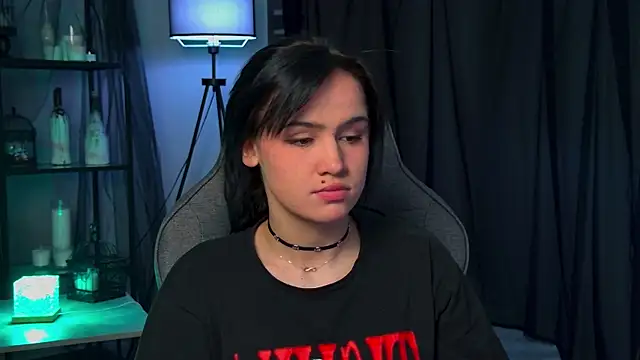 MonicaFarmer online show from 04.10.26