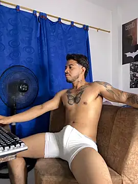 DavideVentura  online show from 10.08.25