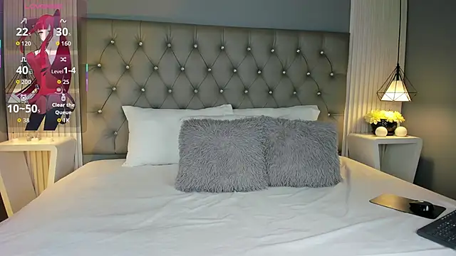 LunaBloomn online show from 11.15.25