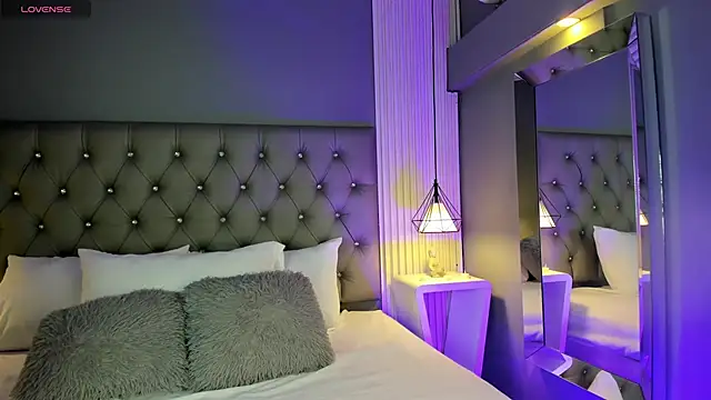 LunaBloomn online show from 11.27.25