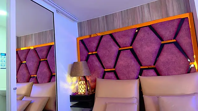 Snapshot of Leslie_Bussh_ chatting on 02.11.26 Leslie Bussh online show from 02.11.26