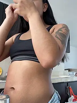 Snapshot of Leslie_Bussh_ chatting on 03.04.26 Leslie Bussh online show from 03.04.26