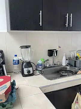 Leslie Bussh  online show from 04.17.26