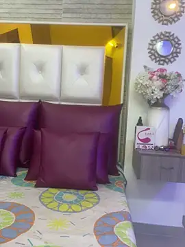 Leslie Bussh  online show from 04.19.26