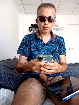 Snapshot of EmilioTaladdro chatting on 06.23.26 EmilioTaladdro online show from 06.23.26