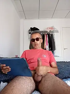 Snapshot of EmilioTaladdro chatting on 06.26.26 EmilioTaladdro online show from 06.26.26