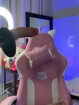 ashlynnlowe  online show from 04.12.26