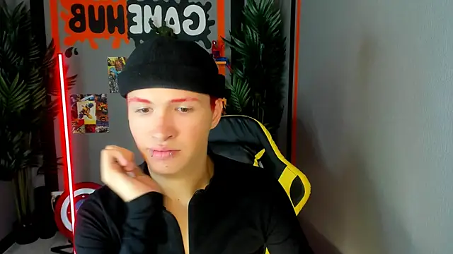 Snapshot of JonnyDarka chatting on 11.07.25 JonnyDarka online show from 11.07.25