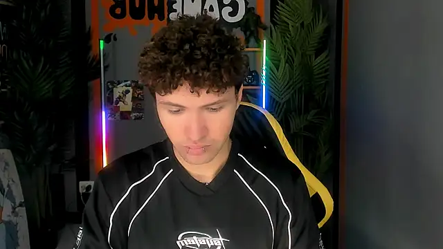 Snapshot of JonnyDarka chatting on 11.28.25 JonnyDarka online show from 11.28.25