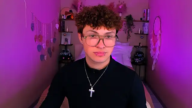 Snapshot of JonnyDarka chatting on 12.16.25 JonnyDarka online show from 12.16.25