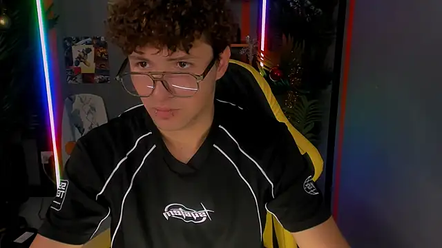 Snapshot of JonnyDarka chatting on 12.18.25 JonnyDarka online show from 12.18.25