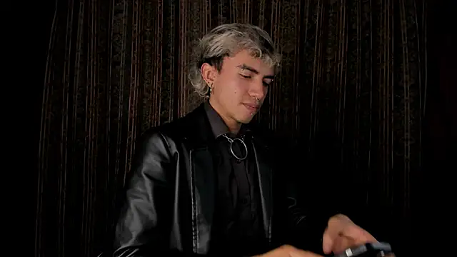 Snapshot of guynextdo0r chatting on 01.06.26 guynextdo0r online show from 01.06.26