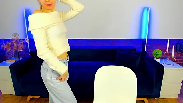 Snapshot of Alina_Blonde chatting on 10.27.25 Alina Blonde online show from 10.27.25