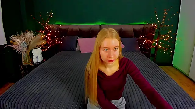 Snapshot of Alina_Blonde chatting on 11.06.25 Alina Blonde online show from 11.06.25