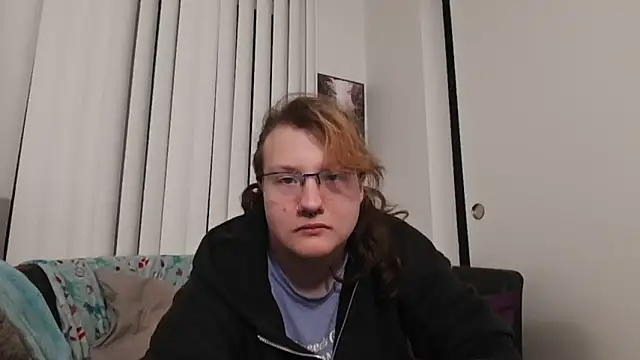 Snapshot of tbutchrat chatting on 10.05.25 tbutchrat online show from 10.05.25