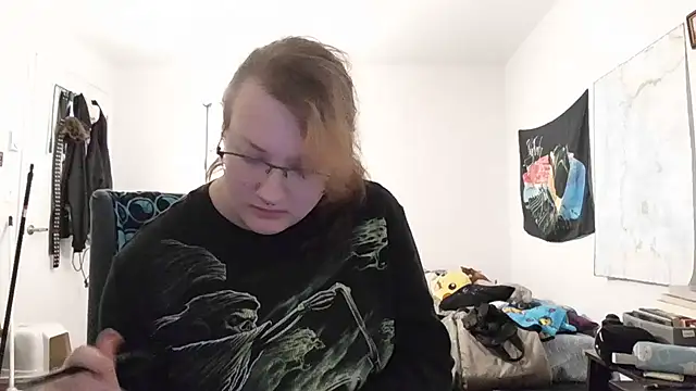 Snapshot of tbutchrat chatting on 10.18.25 tbutchrat online show from 10.18.25