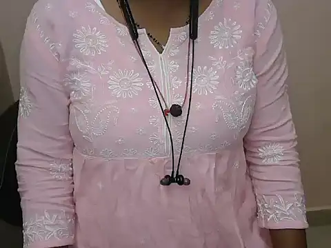 Snapshot of bold_naina chatting on 11.08.25 bold naina online show from 11.08.25