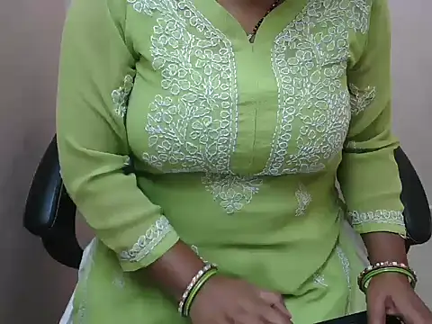 Snapshot of bold_naina chatting on 11.10.25 bold naina online show from 11.10.25