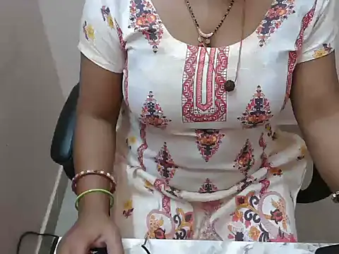 Snapshot of bold_naina chatting on 11.19.25 bold naina online show from 11.19.25