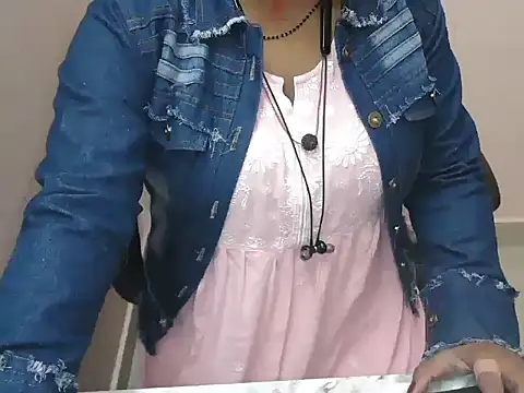 Snapshot of bold_naina chatting on 11.21.25 bold naina online show from 11.21.25