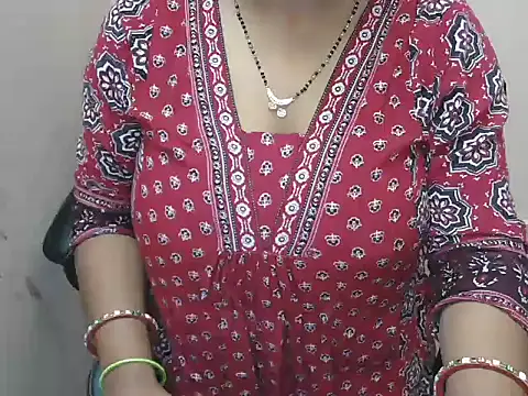 Snapshot of bold_naina chatting on 11.28.25 bold naina online show from 11.28.25