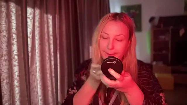 Snapshot of BikiHellena chatting on 11.09.25 BikiHellena online show from 11.09.25