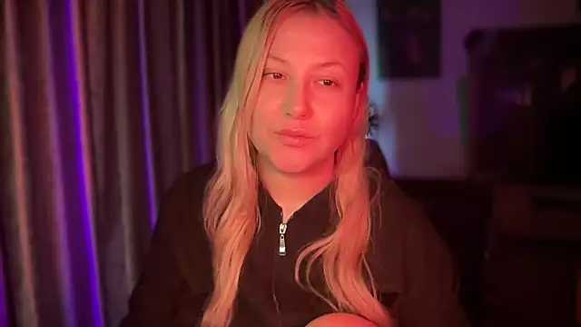 Snapshot of BikiHellena chatting on 11.16.25 BikiHellena online show from 11.16.25