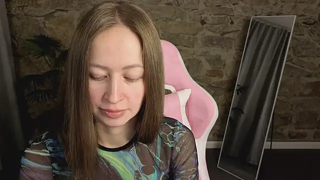 bella li   online show from 12.23.25