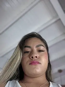 Snapshot of MayaMoanXXX chatting on 10.04.25 MayaMoanXXX online show from 10.04.25