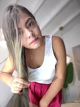 Snapshot of MayaMoanXXX chatting on 10.09.25 MayaMoanXXX online show from 10.09.25