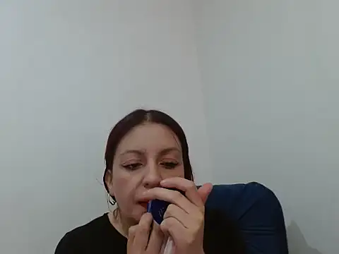 Snapshot of helenn653342 chatting on 10.07.25 helenn653342 online show from 10.07.25