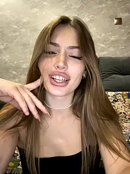 Elizabeth Tay online show from 09.23.25