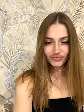 Elizabeth Tay online show from 11.02.25