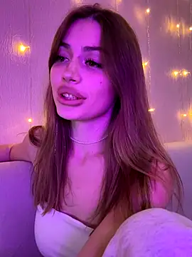 Elizabeth Tay online show from 11.09.25