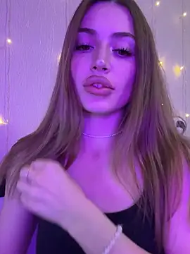 Elizabeth Tay online show from 11.19.25