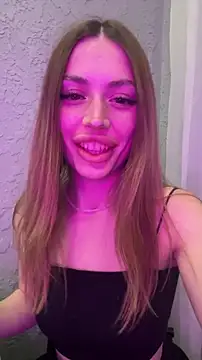 Snapshot of Elizabeth_Tay chatting on 02.06.26 Elizabeth Tay online show from 02.06.26