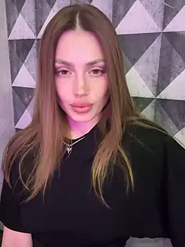 Elizabeth Tay online show from 04.07.26