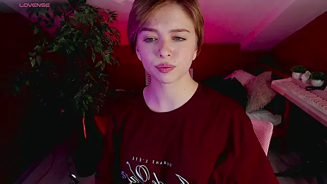HypeQueen online show from 10.10.25