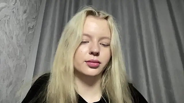 Snapshot of D0llySheep chatting on 09.30.25 D0llySheep online show from 09.30.25