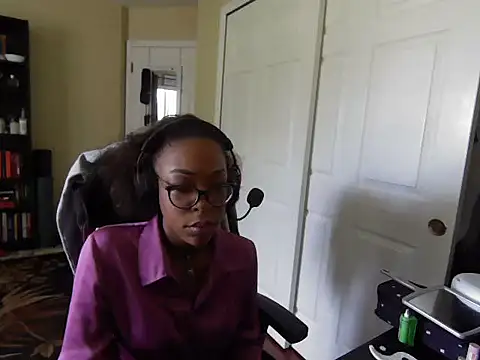 Snapshot of productivepussy chatting on 09.11.25 productivepussy online show from 09.11.25