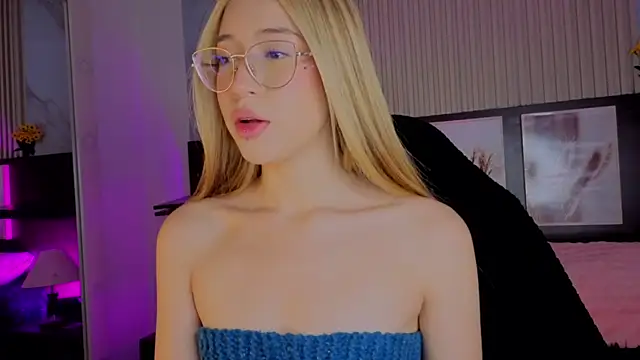 Snapshot of tokyoluu chatting on 09.13.25 tokyoluu online show from 09.13.25