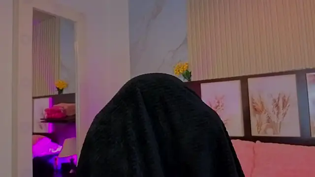 Snapshot of tokyoluu chatting on 09.19.25 tokyoluu online show from 09.19.25